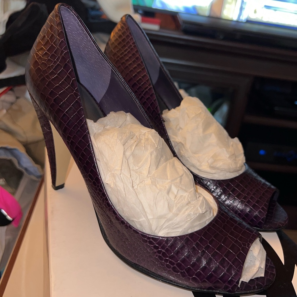 Nine West Crocodile Print Heels Size 8.5